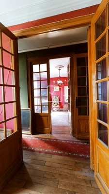 Deux maisons (une louée) et dépendances. 6