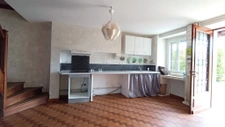 maison en pierres avec dépendances et terrain clos. 7