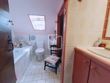 charmante maison en pierres avec 1ha5. 13