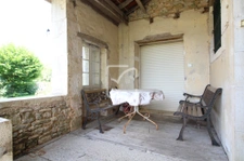 Propriété ancienne en cours fermée. 11