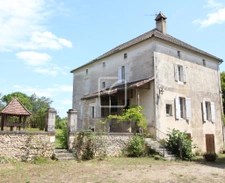 Propriété ancienne en cours fermée. 1