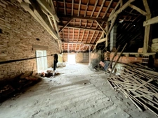 Maison de village en pierres à rénover   Un beau projet au f 8
