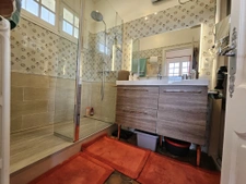 Maison en pierres entièrement relookée dans beau cadre de vi 10