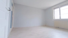 maison en pierres avec dépendances et terrain clos. 11