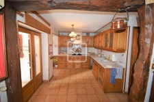 Maison de village avec commerces 10