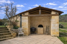 charmante maison en pierres avec dépendances dans un environ 5