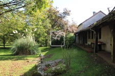 maison ancienne dans joli hameau en pierres 2