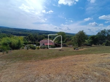 Avec sous sol et grand terrain. 20