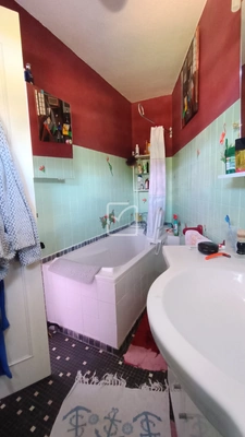 Grande maison bien entretenue, idéale pour famille. 11