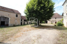 Propriété ancienne en cours fermée. 3