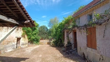 Petite périgourdine à restaurer sur 8 ha. 2