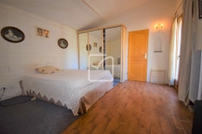 Maison de village avec commerces 5