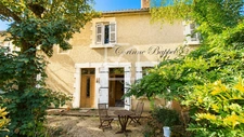 Deux maisons (une louée) et dépendances. 1