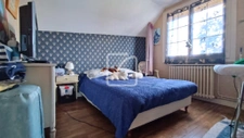 Grande maison bien entretenue, idéale pour famille. 12