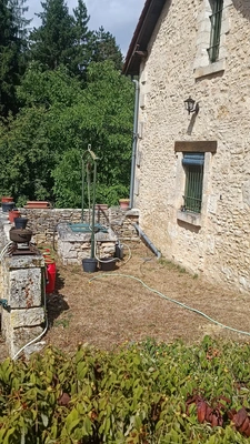 charmante maison en pierres avec 1ha5. 4