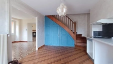 maison en pierres avec dépendances et terrain clos. 8