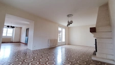 maison en pierres avec dépendances et terrain clos. 6
