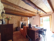 charmante maison en pierres avec dépendances dans un environ 12