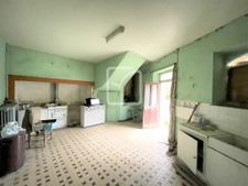 Maison de village en pierres à rénover   Un beau projet au f 6
