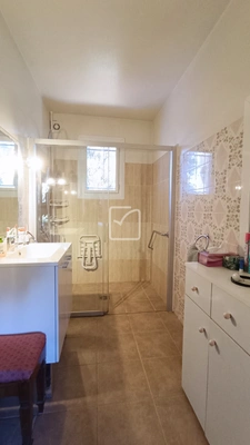 Grande maison de plain pied. 14