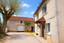 maison en pierres avec dépendances et terrain clos. 1