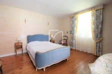 Propriété ancienne en cours fermée. 13