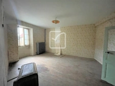Maison de village en pierres à rénover   Un beau projet au f 3