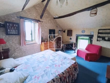 charmante maison en pierres avec 1ha5. 12