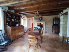 charmante maison en pierres avec dépendances dans un environ 10
