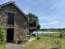 Bel ensemble immobilier situé à 2 minutes de pompadour, avec 6