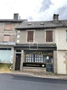 Maison mitoyenne à rénover entièrement dans le centre du Lon 1