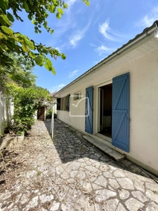 Maison de plain pieds de 74 m2 à rénover quartier des impôts 2