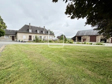 Bel ensemble immobilier situé à 2 minutes de pompadour, avec 1