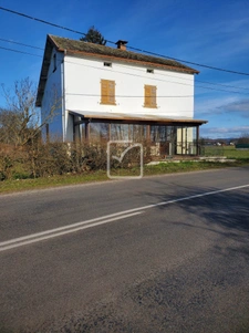 Maison de Village avec véranda et terrain 1