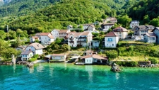 Maison au bord du lac Léman   2 appartements F3 à Meillerie  1