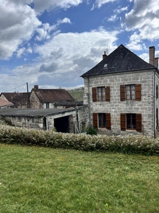 A Vendre belle Propriété comprenant 2 maisons et Dépendances 3