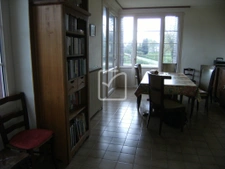 Belle maison en pierres couverte en ardoises sur terrain de  10