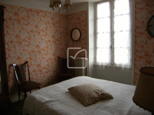 Belle maison en pierres couverte en ardoises sur terrain de  17