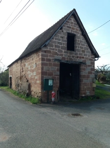 A Vendre belle Propriété comprenant 2 maisons et Dépendances 28