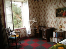 Belle maison en pierres couverte en ardoises sur terrain de  16