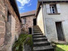 A Vendre belle Propriété comprenant 2 maisons et Dépendances 27