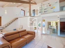 Charme, volume et luminosité   Maison avec piscine à Lugrin 1