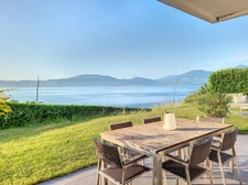 Appartement rez-de-jardin T5 de 130m2  vue lac et montagne à 2