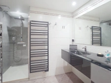 Appartement rez-de-jardin T5 de 130m2  vue lac et montagne à 13
