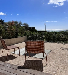 Face mer et jardin, garage.