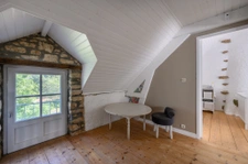 Corps de ferme avec parc et piscine.