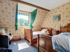 Domaine 20 ha avec maisons bois et étang.