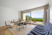 Face mer et jardin, garage.