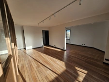 T4 Dernier étage rénové double garage.