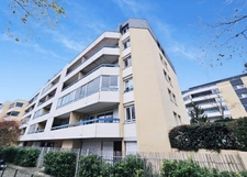 T4 Dernier étage rénové double garage.